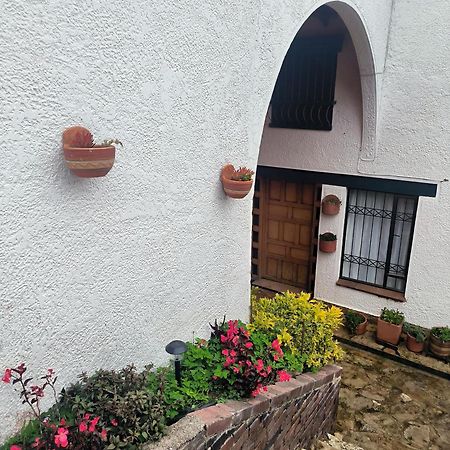 House Life Hotel La Calera Bagian luar foto